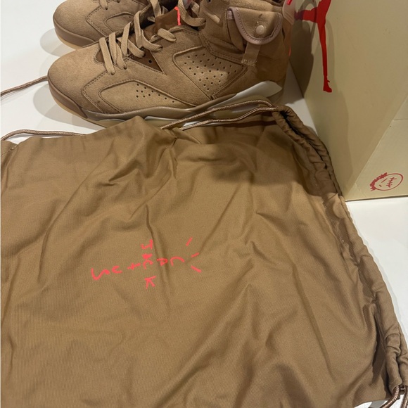 Used Nike Travis Scott Jordan 11 men’s size 10 shoes - Picture 2 of 7